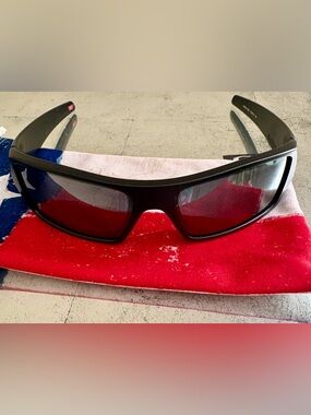 Sleek Black Wraparound Sunglasses - Smoke Lenses. EUC. Oakley